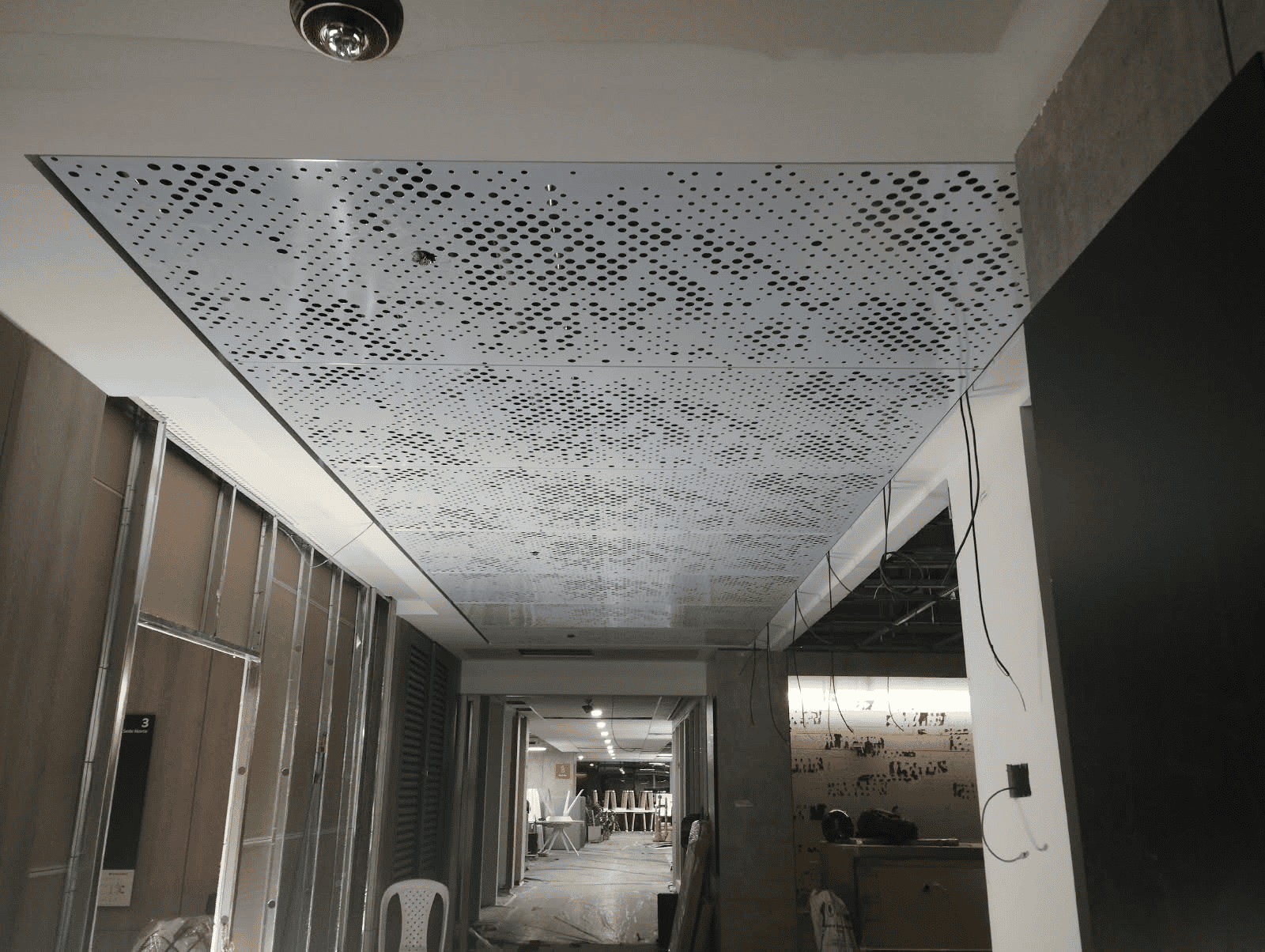 cielo raso perforado metalico